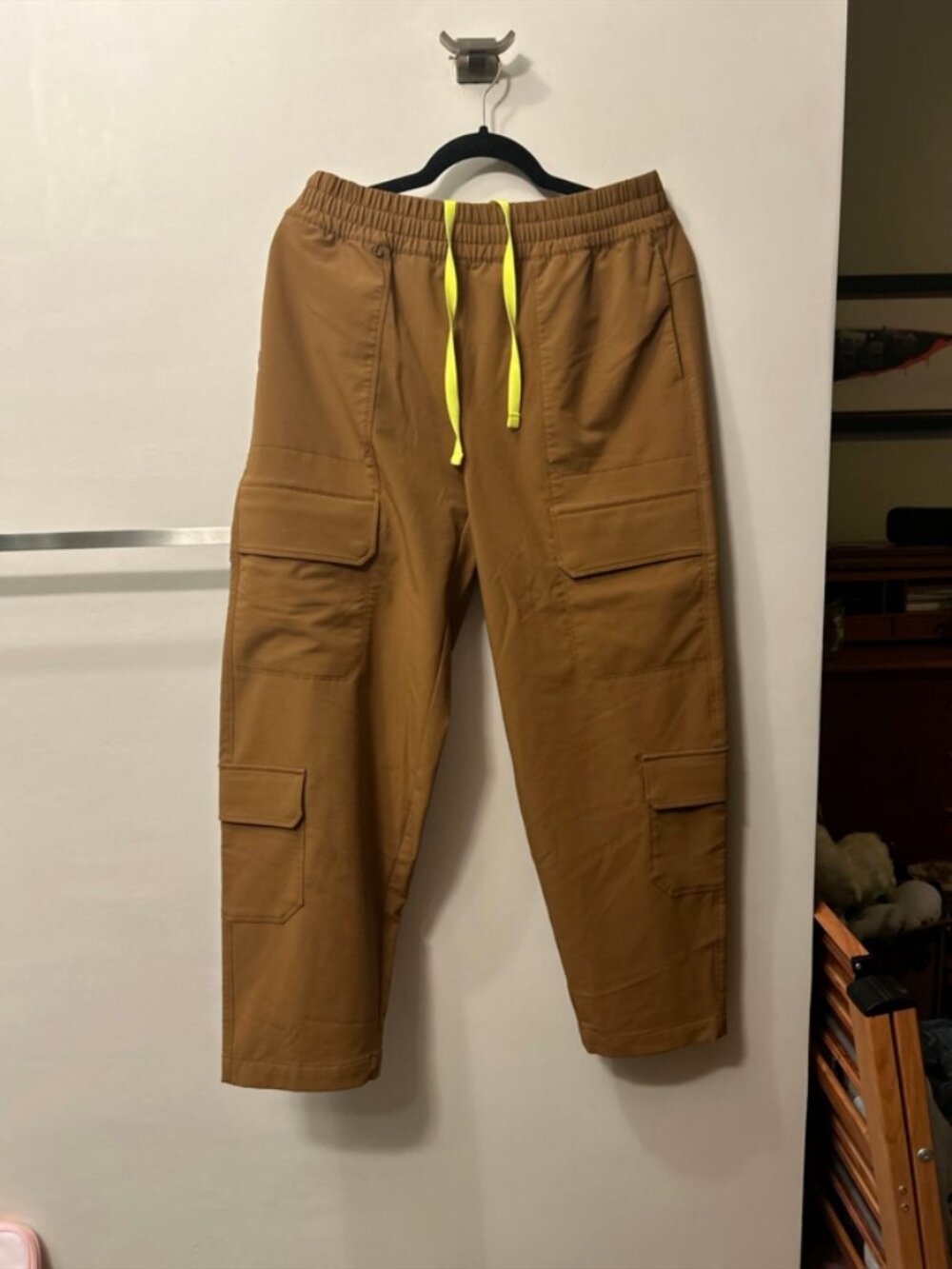 FIGS Women's Scrubs Pants 1000480R Cargo Pants Brown & Neon Yellow Size Medium M